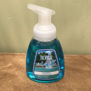 Tropical Waterfall foaming hand soap Sz.10 oz NWT